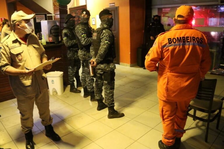 Equipes da “Operação Prevenção” flagram aglomeração e consumo de bebida alcoólica fora do horário permitido