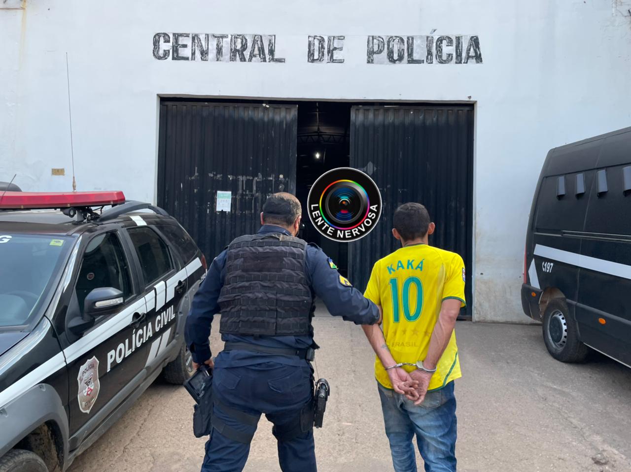 IDENTIFICADOS – Foragidos são presos após roubarem arma de vigilante na maternidade IDENTIFICADOS – Foragidos são presos após roubarem arma de vigilante na maternidade
