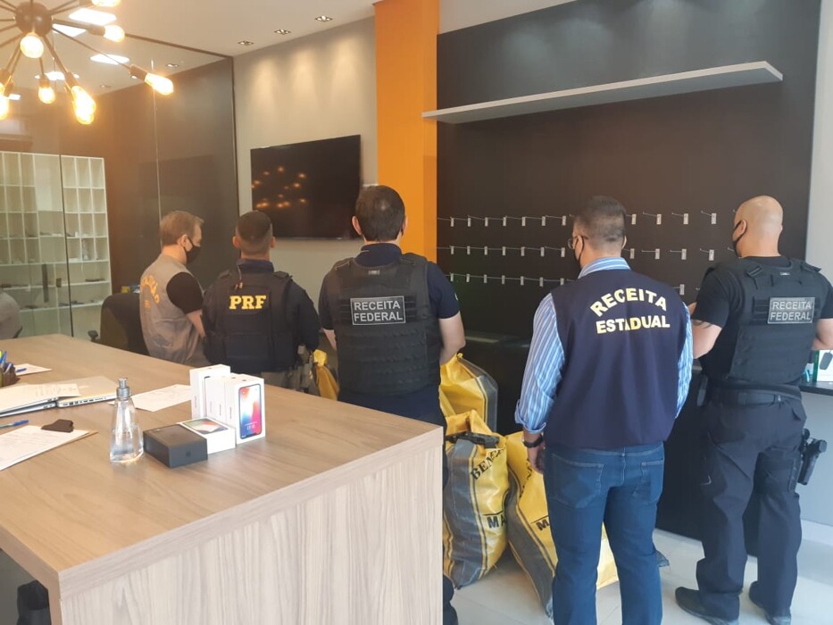 Operação da PRF, Receita e Sefin apreende grande quantidade de produtos da Apple em Porto Velho Operação da PRF, Receita e Sefin apreende grande quantidade de produtos da Apple em Porto Velho