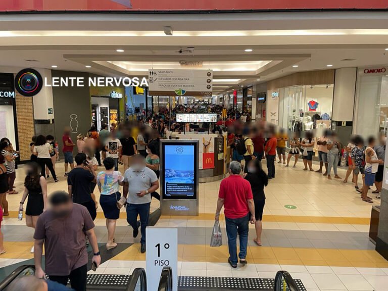 Últimas Notícias 3 Muita aglomeração e confusão durante vacinação no Porto Velho Shopping