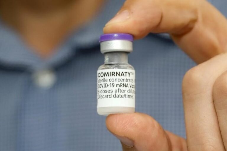 Últimas Notícias 10 Adolescentes sem comorbidade começam a ser vacinados nesta segunda (23)