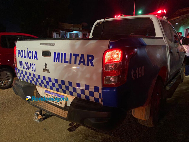 Mulher é abandonada na rua após ser agredida pelo namorado Mulher é abandonada na rua após ser agredida pelo namorado
