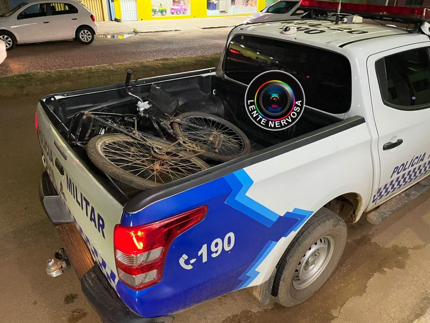 VÍDEO: criminoso é espancado por populares durante roubo em padaria na zona leste