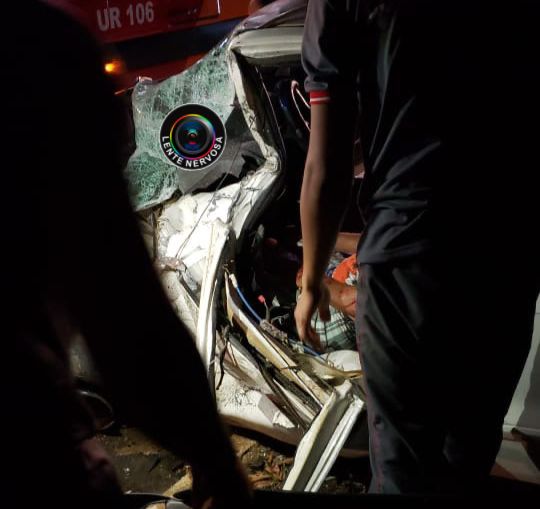 URGENTE – Vítima fica presa às ferragens em acidente na Estrada do Santo Antônio URGENTE – Vítima fica presa às ferragens em acidente na Estrada do Santo Antônio