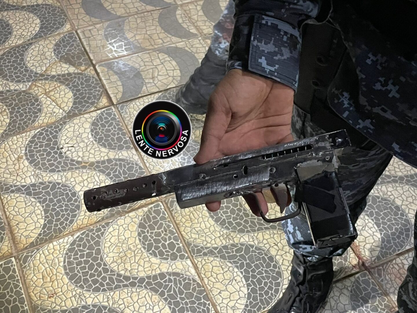 VÍDEO: criminoso é espancado por populares durante roubo em padaria na zona leste