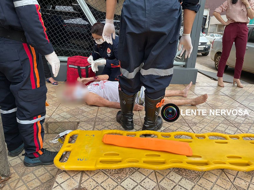 Idoso fica ferido ao tropeçar em calçada no centro da capital