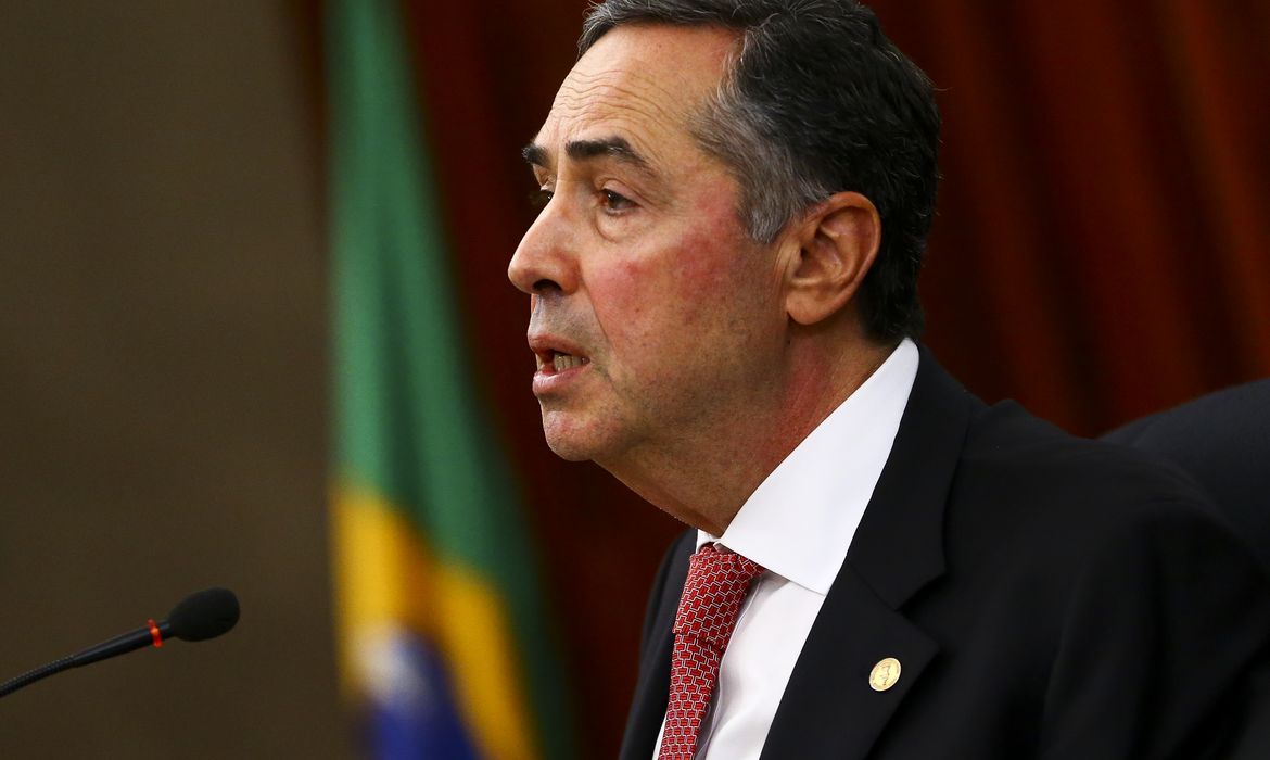 Presidente do TSE defende sistema eleitoral e rebate Bolsonaro Presidente do TSE defende sistema eleitoral e rebate Bolsonaro