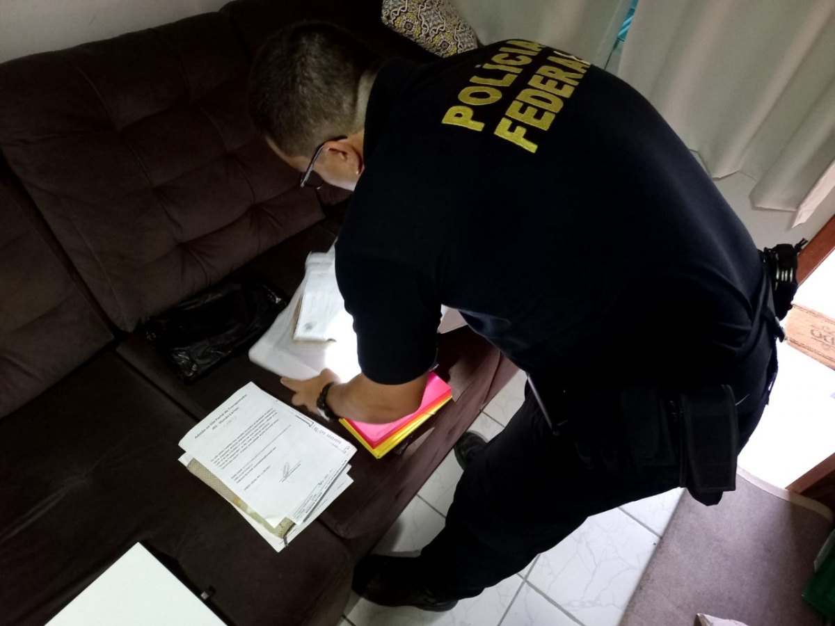 OPERAÇÃO ALCANCE – Assessor de Marcos Rogério é exonerado após ter casa revirada pela Polícia Federal OPERAÇÃO ALCANCE – Assessor de Marcos Rogério é exonerado após ter casa revirada pela Polícia Federal