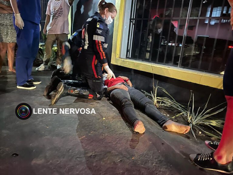 Motociclista quebra o antebraço ao ser atingida por carro em cruzamento