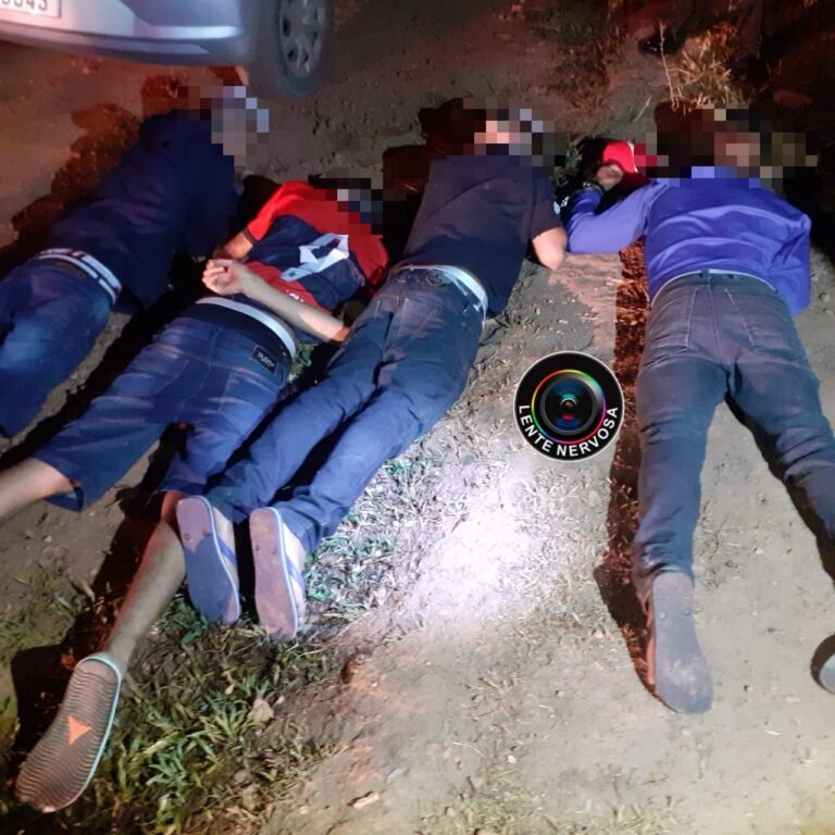 Polícia apreende submetralhadora argentina e cinco suspeitos são detidos