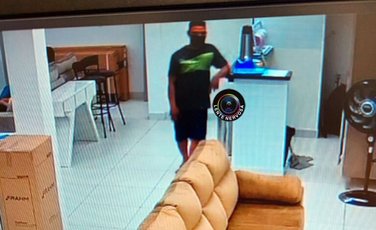 VÍDEO: Homem furta celular avaliado em R$ 10 mil de funcionária no Porto Velho Shopping