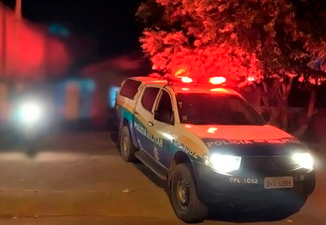 Mulher se nega a entregar chaves de caminhonete e é morta a tiros Mulher se nega a entregar chaves de caminhonete e é morta a tiros