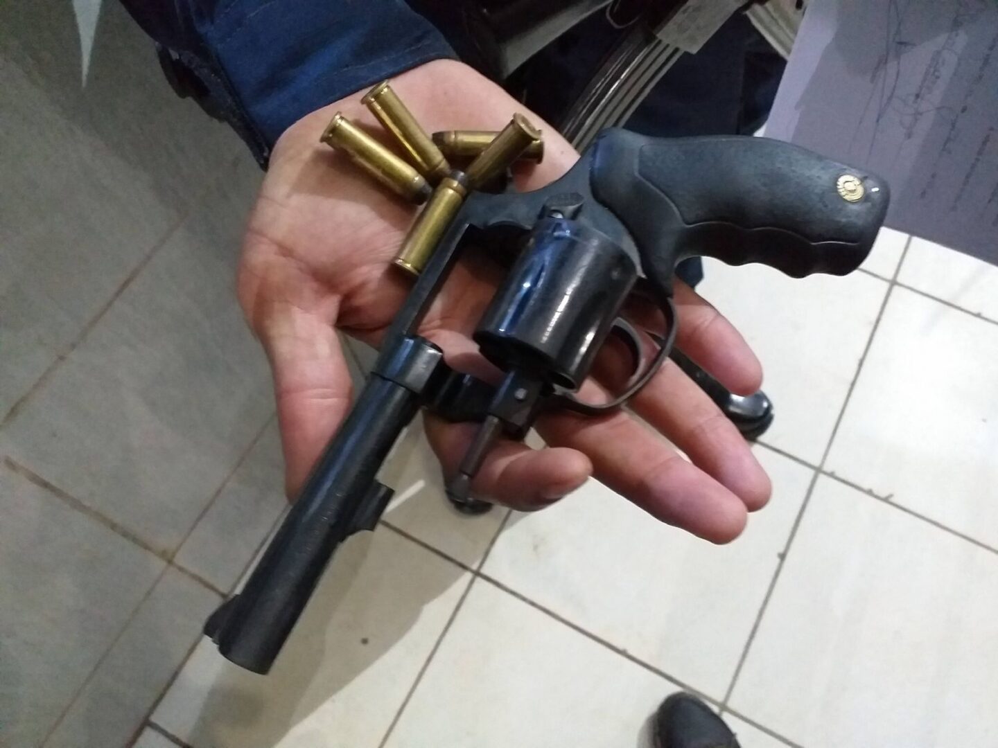 Criminoso é preso após tentar matar motorista de aplicativo no Orgulho do Madeira Criminoso é preso após tentar matar motorista de aplicativo no Orgulho do Madeira