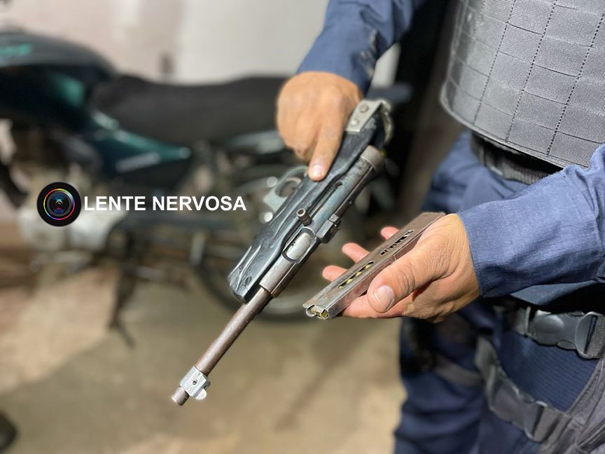 Polícia apreende submetralhadora argentina e cinco suspeitos são detidos 5 Polícia apreende submetralhadora argentina e cinco suspeitos são detidos
