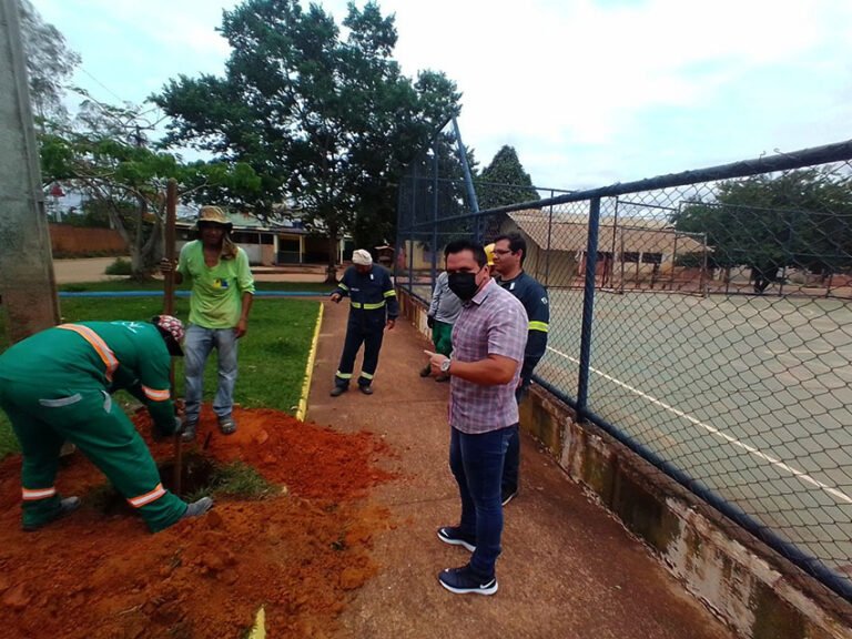 Vereador Edimilson Dourado acompanha revitalização em iluminação na Praça Rio Candeias