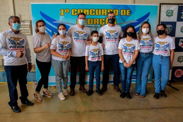 Últimas Notícias 2 Estudantes vencedores do concurso de redação são premiados pelo Governo de Rondônia