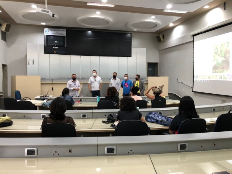 Últimas Notícias 8 Parceria garante cursos da Escola do Legislativo para Espigão do Oeste