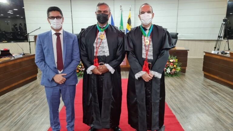 Últimas Notícias 10 Secretário geral da Assembleia Legislativa prestigia posse de novos desembargadores do TJ