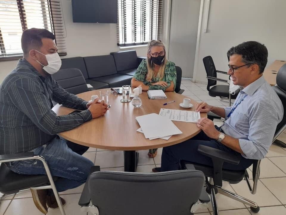 Vereadora Márcia Socorristas Animais destaca importância da campanha do Outubro Rosa durante reunião