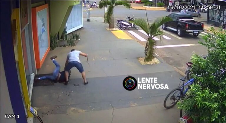 Últimas Notícias 2 Vídeo: homem mata gerente com 20 facadas após seguir esposa e desconfiar de traição