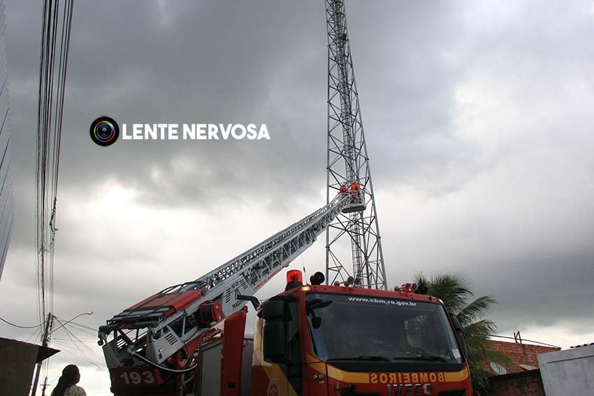 Jovem de 18 anos ameaçou se jogar de torre após término de namoro – VEJA FOTOS