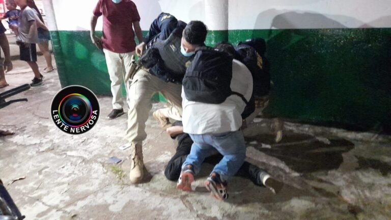 Últimas Notícias 1 PEGA LADRÃO: homem é flagrado furtando bolsa de mulher envolvida em acidente e é preso pela PRF