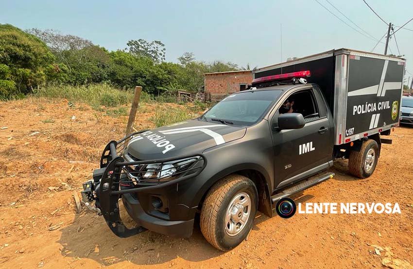URGENTE – Cadáver com mãos amarradas e enrolado em lençol é encontrado em lago 1 URGENTE – Cadáver com mãos amarradas e enrolado em lençol é encontrado em lago