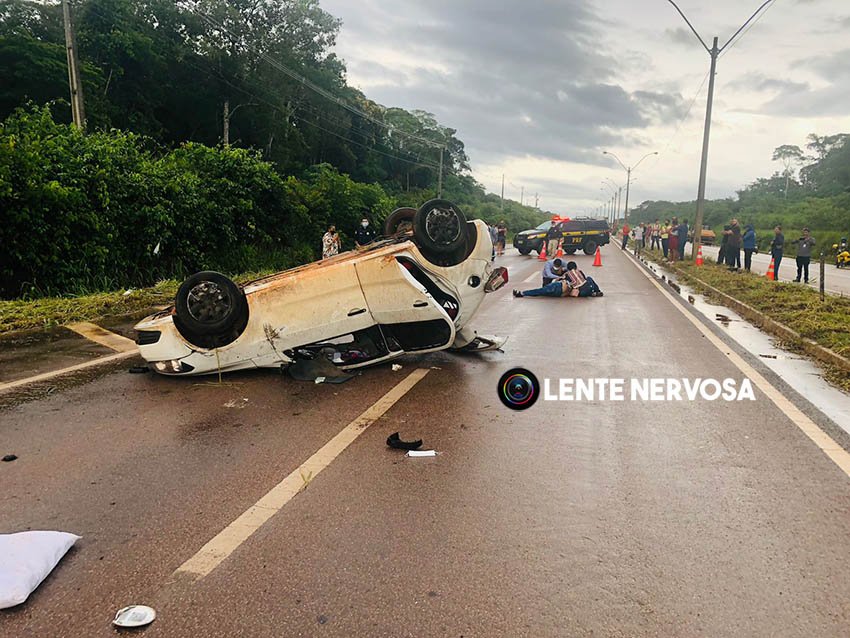 GRAVÍSSIMO – Motorista é lançado para fora de carro durante capotamento em Porto Velho
