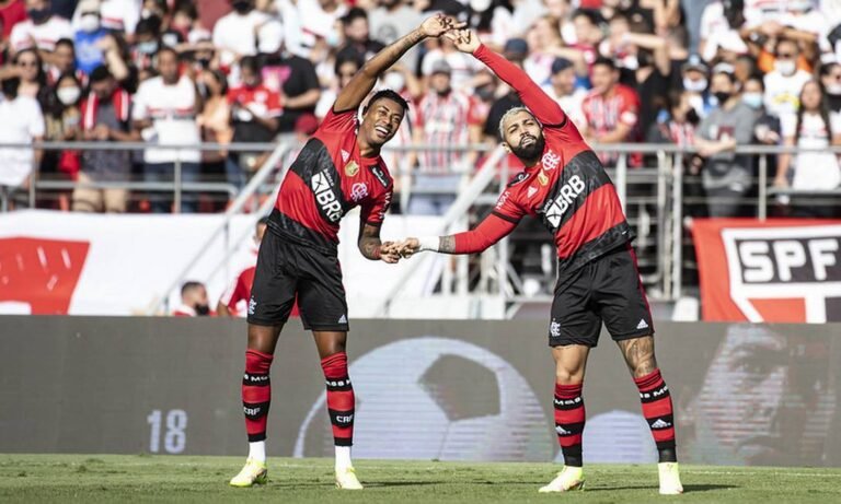 Como o Flamengo, com 4% de chances, pode sonhar em tirar o título brasileiro do Atlético-MG