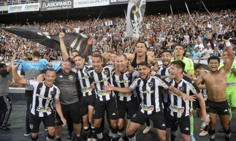 De virada e com festa da torcida, Botafogo vence o Operário e está de volta à Série A
