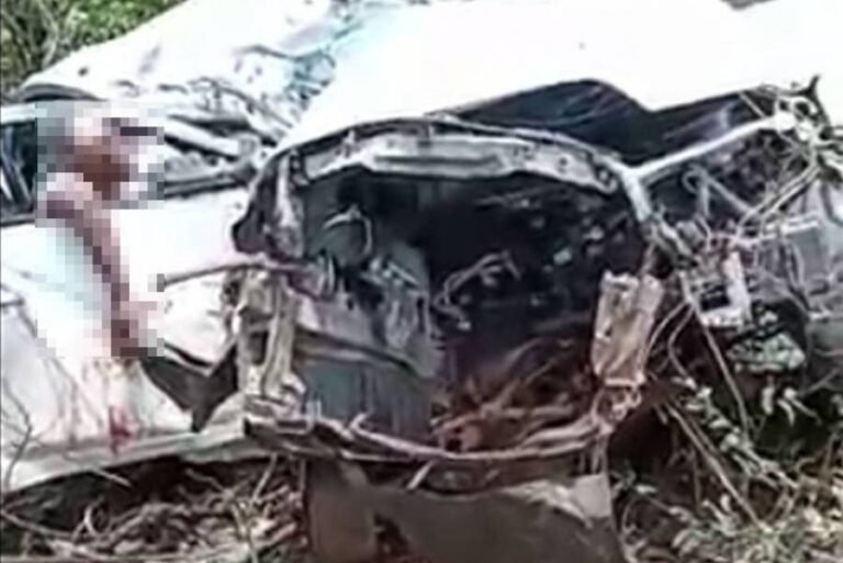 ASSISTA: Motorista perde o controle, carro sai da pista e ela morre junto com o pai