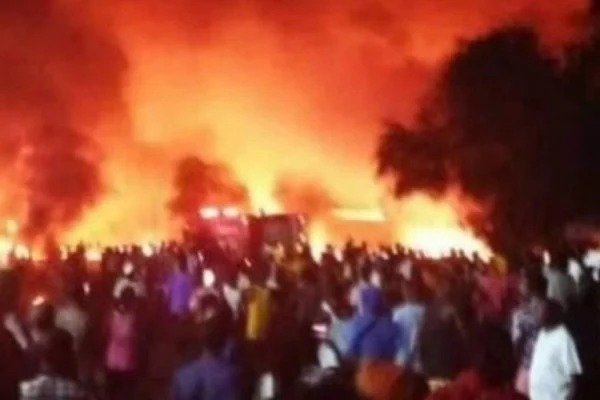 Explosão de caminhão-tanque deixa mais de 90 mortos em Serra Leoa