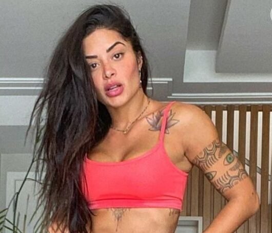 Aline Riscado mostra flexibilidade na academia e impressiona a web: “Conseguem?”