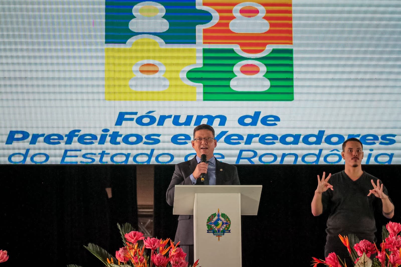 TCE libera construção do Heuro; obras devem começar rapidamente, anuncia governador Marcos Rocha durante encontro com prefeitos e vereadores