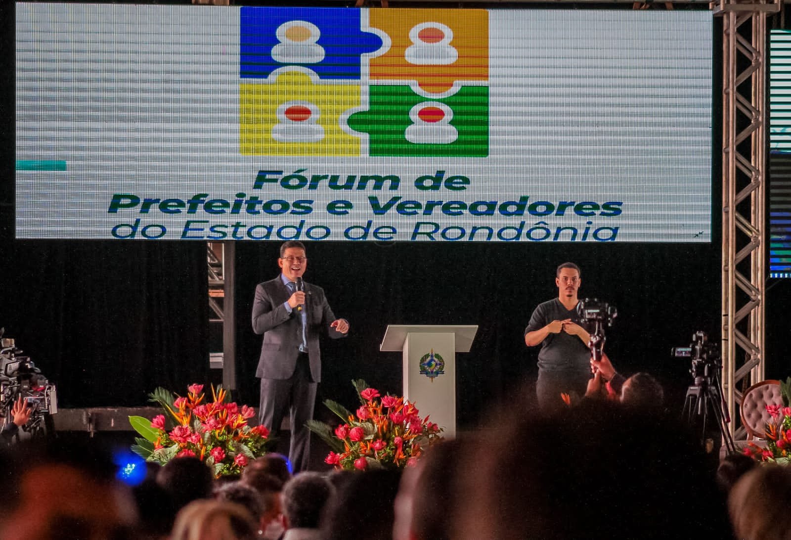 TCE libera construção do Heuro; obras devem começar rapidamente, anuncia governador Marcos Rocha durante encontro com prefeitos e vereadores