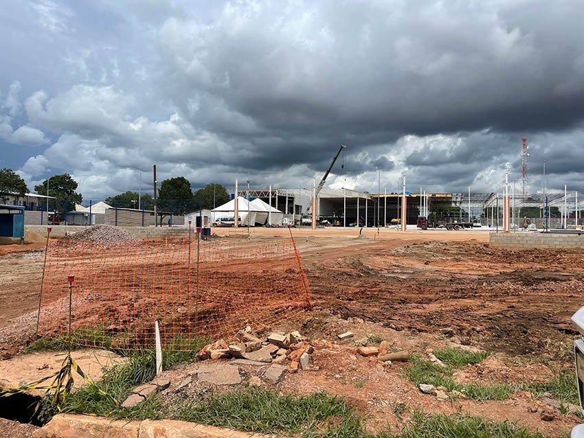 TRANSTORNO SEVERO – Obra do Assaí Atacadista deixa bairro inteiro sem água na capital