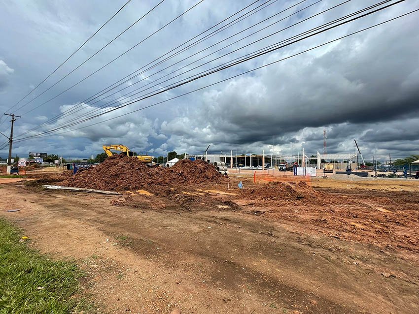 TRANSTORNO SEVERO – Obra do Assaí Atacadista deixa bairro inteiro sem água na capital