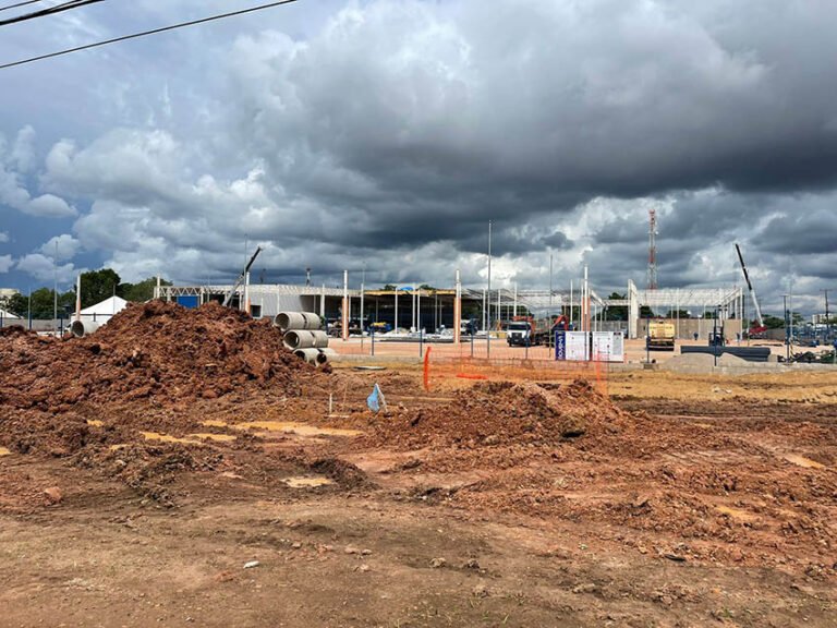 TRANSTORNO SEVERO – Obra do Assaí Atacadista deixa bairro inteiro sem água na capital