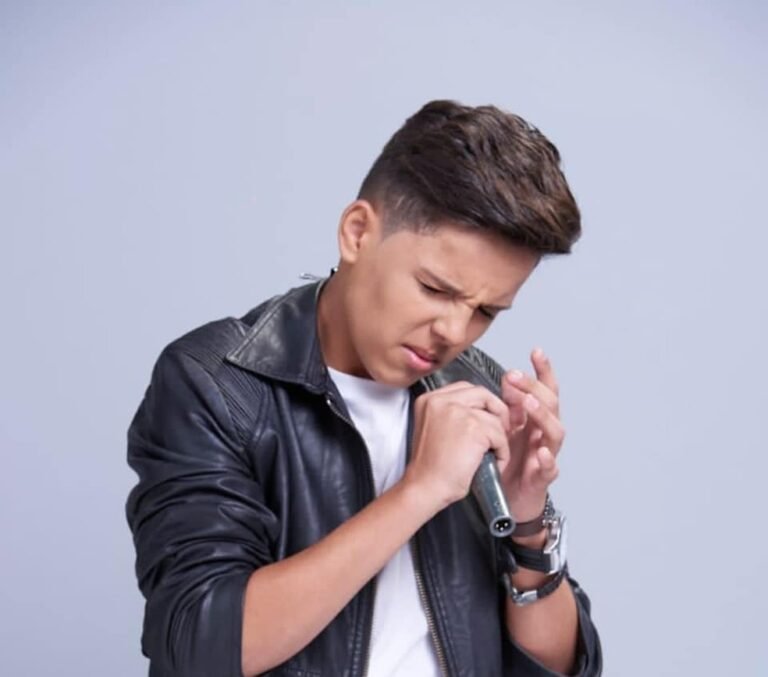 Últimas Notícias 8 Cantor tem olho queimado após suposto ataque com cigarro aceso em bar de Buritis, RO