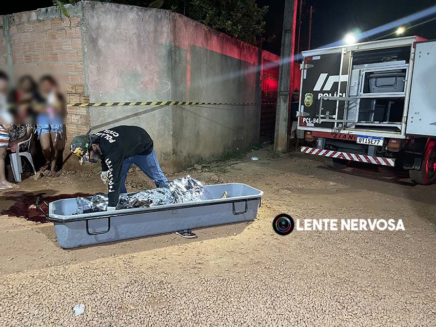 Vídeo: dupla em moto executa ex-presidiário à tiros em frente à igreja