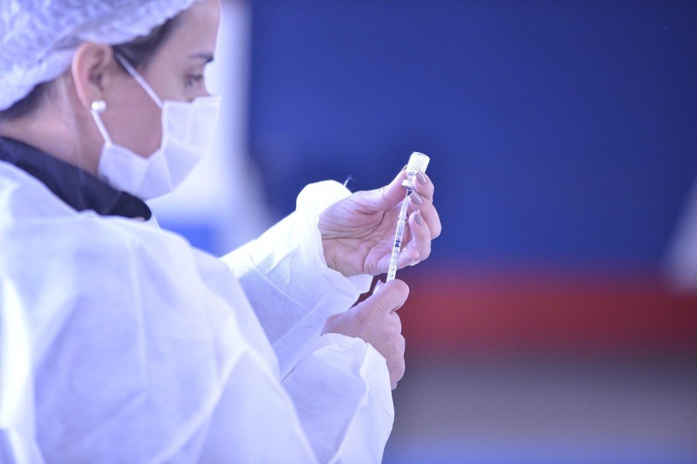 Dos 11 mortos por covid-19 nesta segunda-feira, sete não haviam tomado nenhuma dose de vacina