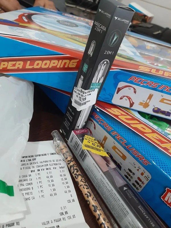 Criança chora após ser acusada injustamente de roubar lápis de R$ 1,99