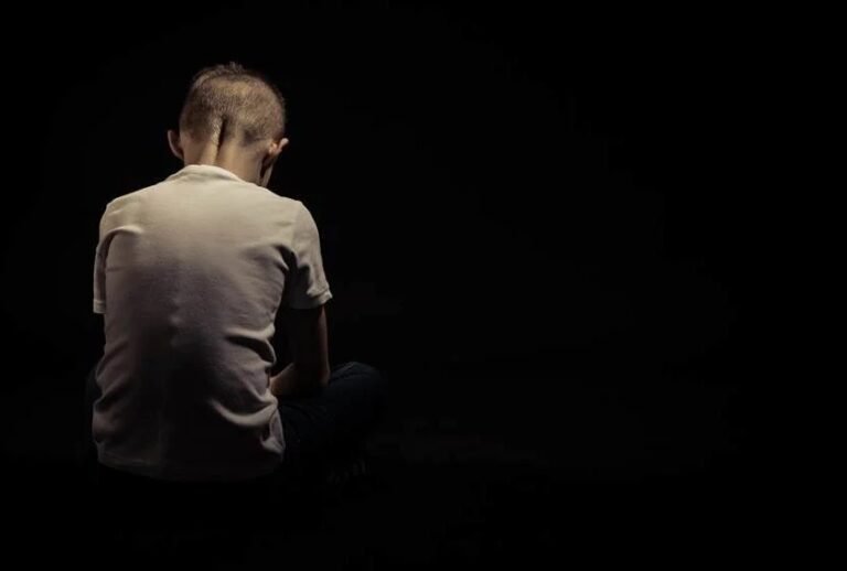 Acupunturista é indiciado por adotar, acorrentar e estuprar 2 crianças