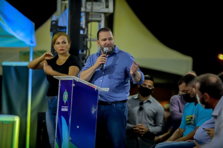 Presidente Alex Redano participa do lançamento do Tchau Poeira e Governo na Cidade, em Porto Velho