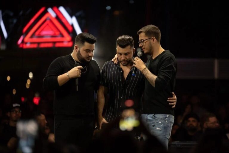 Murilo Huff se emociona ao cantar para Marília Mendonça em show; veja o vídeo