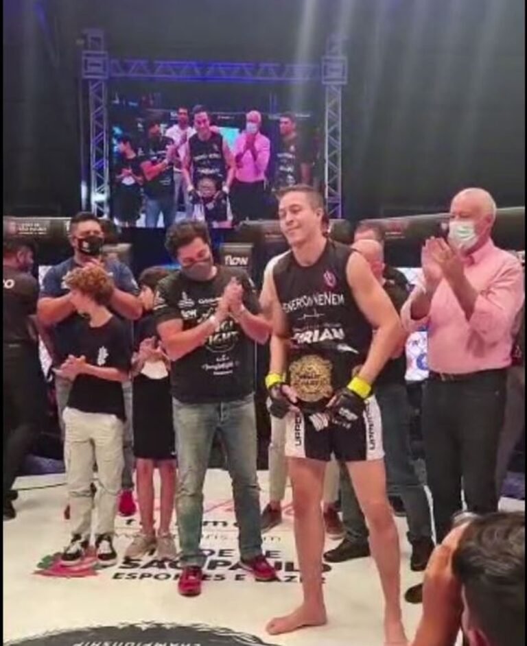 Rondoniense Henerson Neném vence paraense Joelson Pantoja e leva cinturão do peso-leve do Jungle Fight