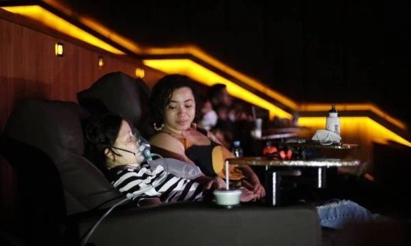 Menina com câncer realiza o último desejo: ver o filme do Homem-Aranha 1 Menina com câncer realiza o último desejo: ver o filme do Homem-Aranha