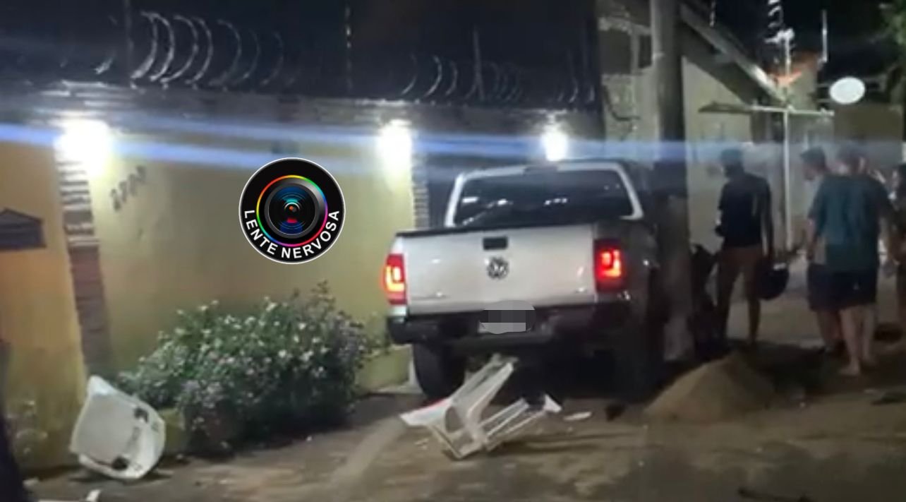 Quatro pessoas são feridas após colisão de caminhonetes na capital; veja vídeo