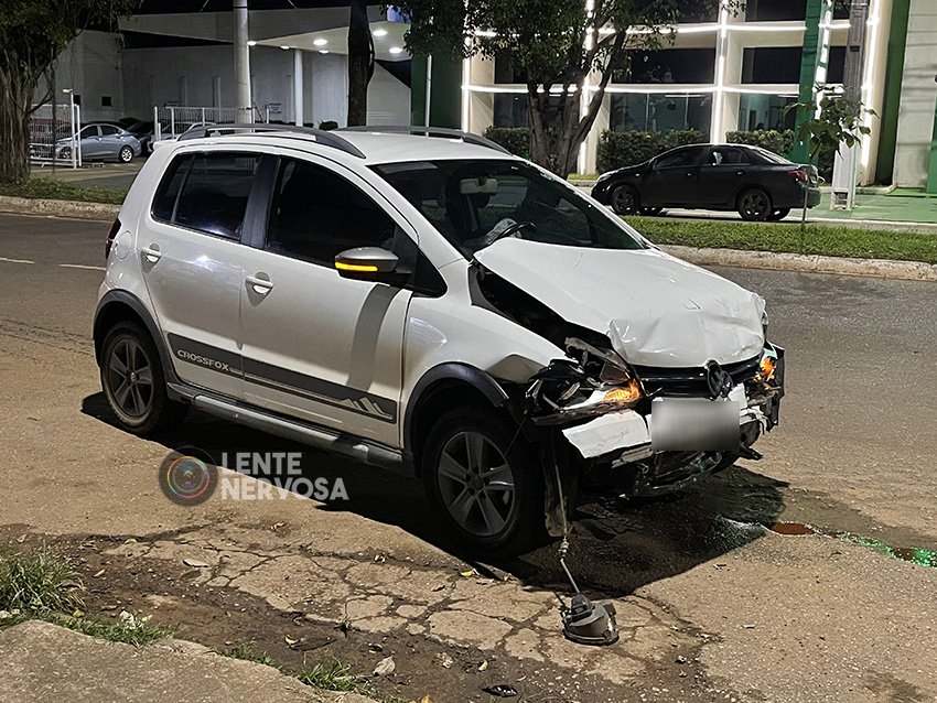Bebê de um ano é projetado para fora de carro após pai bêbado invadir preferencial e causar acidente
