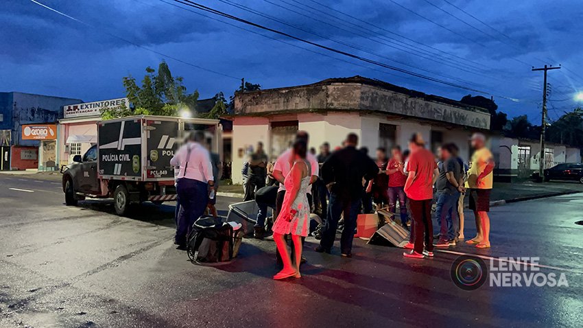 IDENTIFICADO – Motoboy morre ao quebrar pescoço ao colidir em carro que invadiu preferencial; veja vídeo